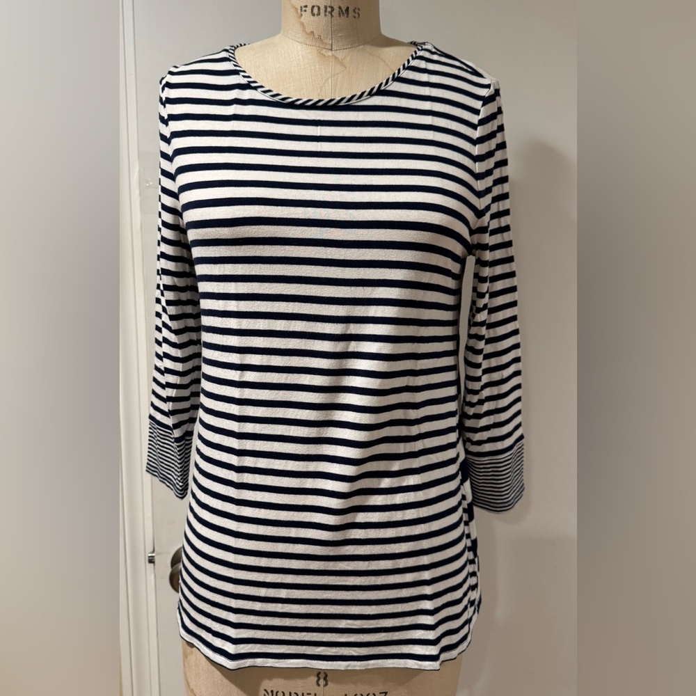 Chico’s woman’s top blue-white size “0” S/4